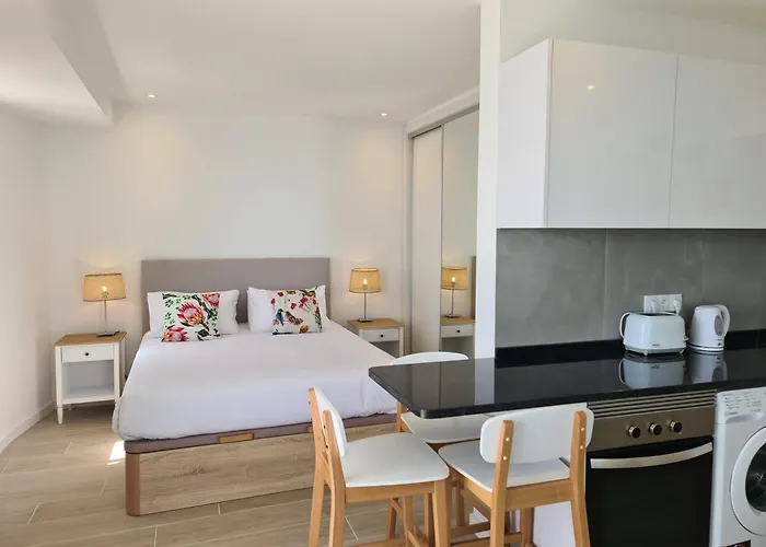 Apartment Step To The Sea 5, By Pausa Funchal (Madeira)